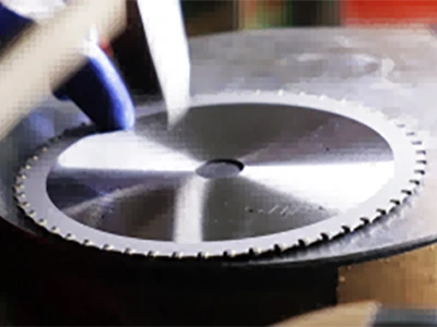 Por que o nivelamento é importante para uma lâmina de serra circular?